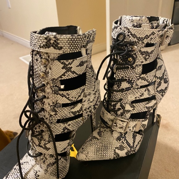 Boots - Picture 3 of 5